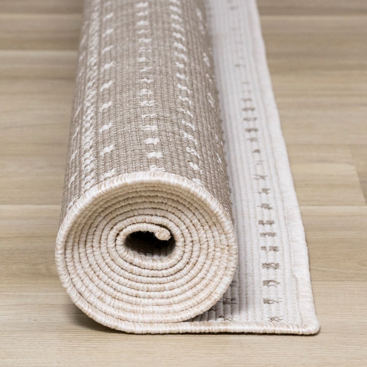 Summer Breeze 6'7" x 9'6" Outdoor Reversible Diamond Pattern - Beige, Cream