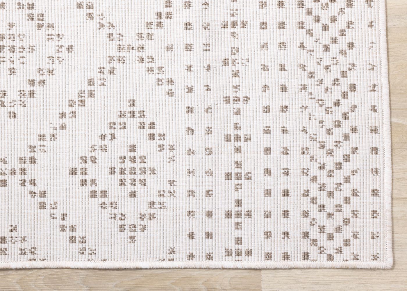 Summer Breeze 6'7" x 9'6" Outdoor Reversible Diamond Pattern - Beige, Cream