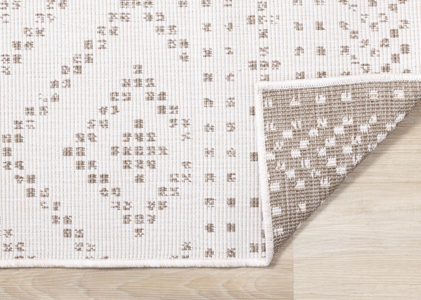 Summer Breeze 6'7" x 9'6" Outdoor Reversible Diamond Pattern - Beige, Cream