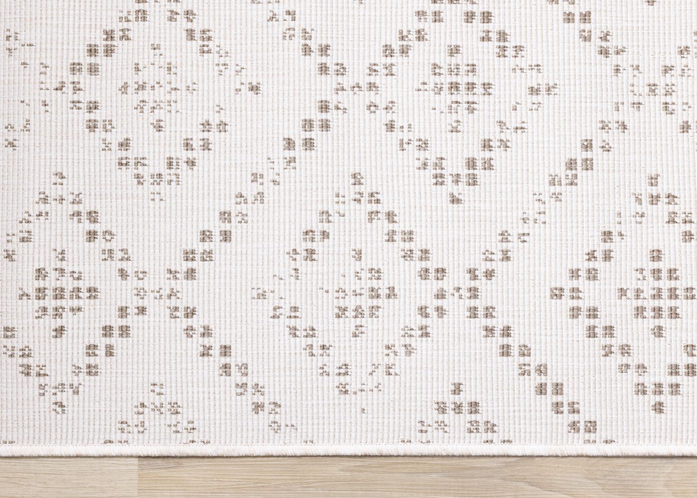 Summer Breeze 6'7" x 9'6" Outdoor Reversible Diamond Pattern - Beige, Cream