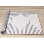 Summer Breeze 6'7" x 9'6" Outdoor Reversible Rug Triangles - Grey, Cream