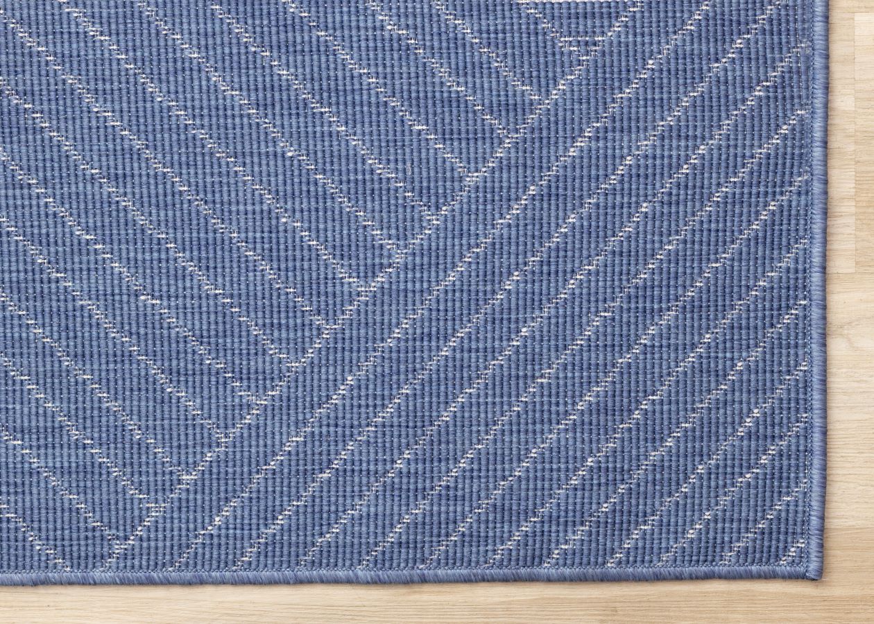 Summer Breeze 6'7" x 9'6" Outdoor Rug Traverse Stripes - Blue, White