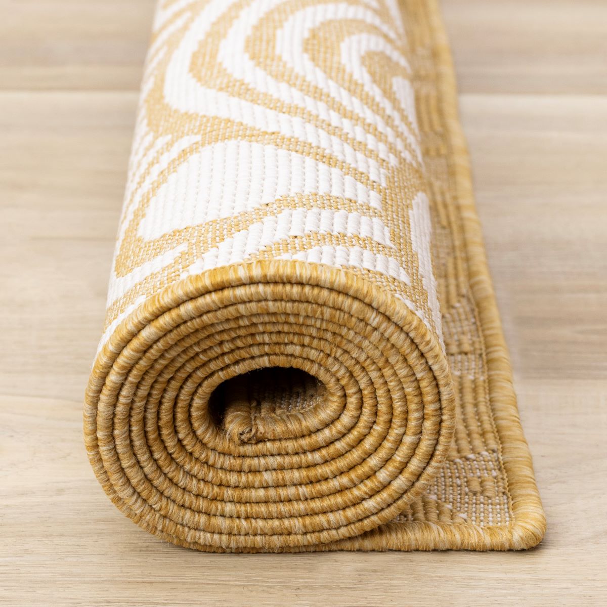 Summer Breeze 6'7" x 9'6" Outdoor Reversible Rug Rainbow Arch Pattern - Yellow, White