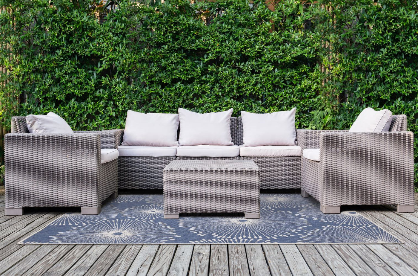 Summer Breeze 6'7" x 9'6" Outdoor Reversible Dandelion Wish Rug - Blue, White