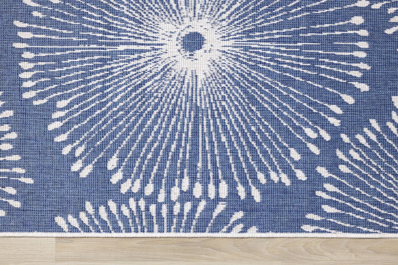 Summer Breeze 6'7" x 9'6" Outdoor Reversible Dandelion Wish Rug - Blue, White