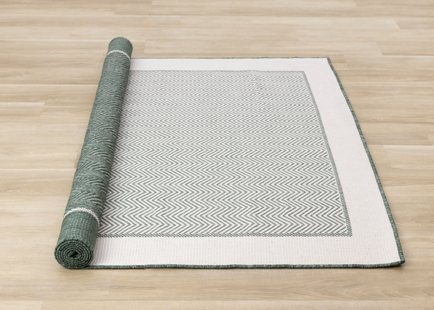 Summer Breeze 6'7" x 9'6" Outdoor Chevron Border Rug - Green, White