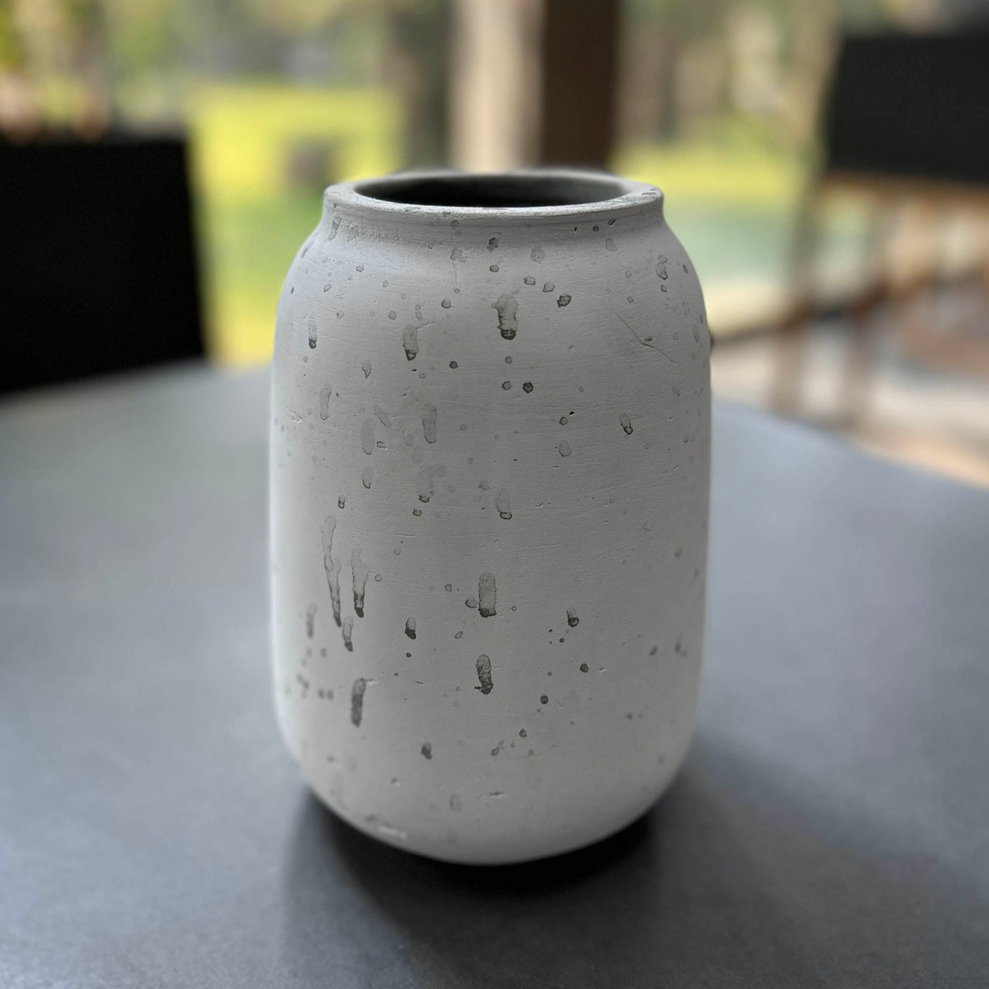 Kolvyr Medium Planter - Antique White