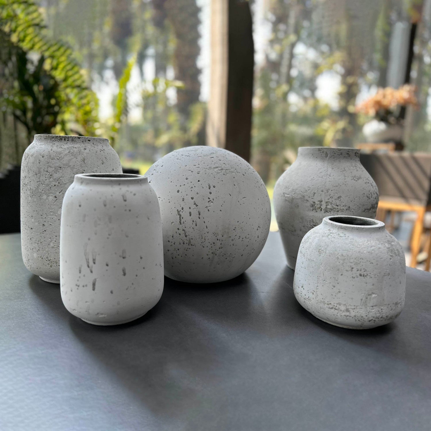 Kolvyr Medium Planter - Antique White