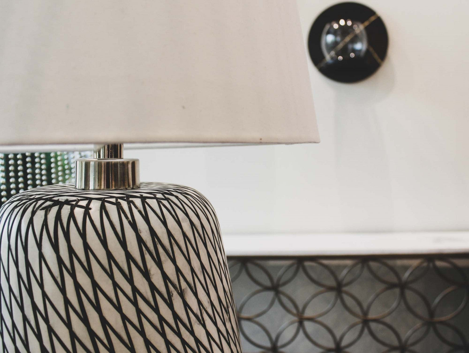 Silvane Swirl Lamp - Beige/Black