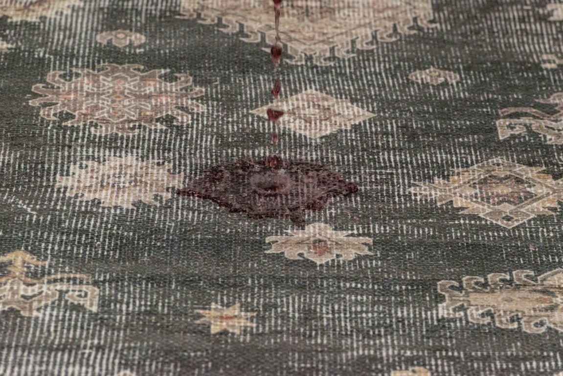 Aura Traditional Rug - 8' x 10' - Charcoal/Cream