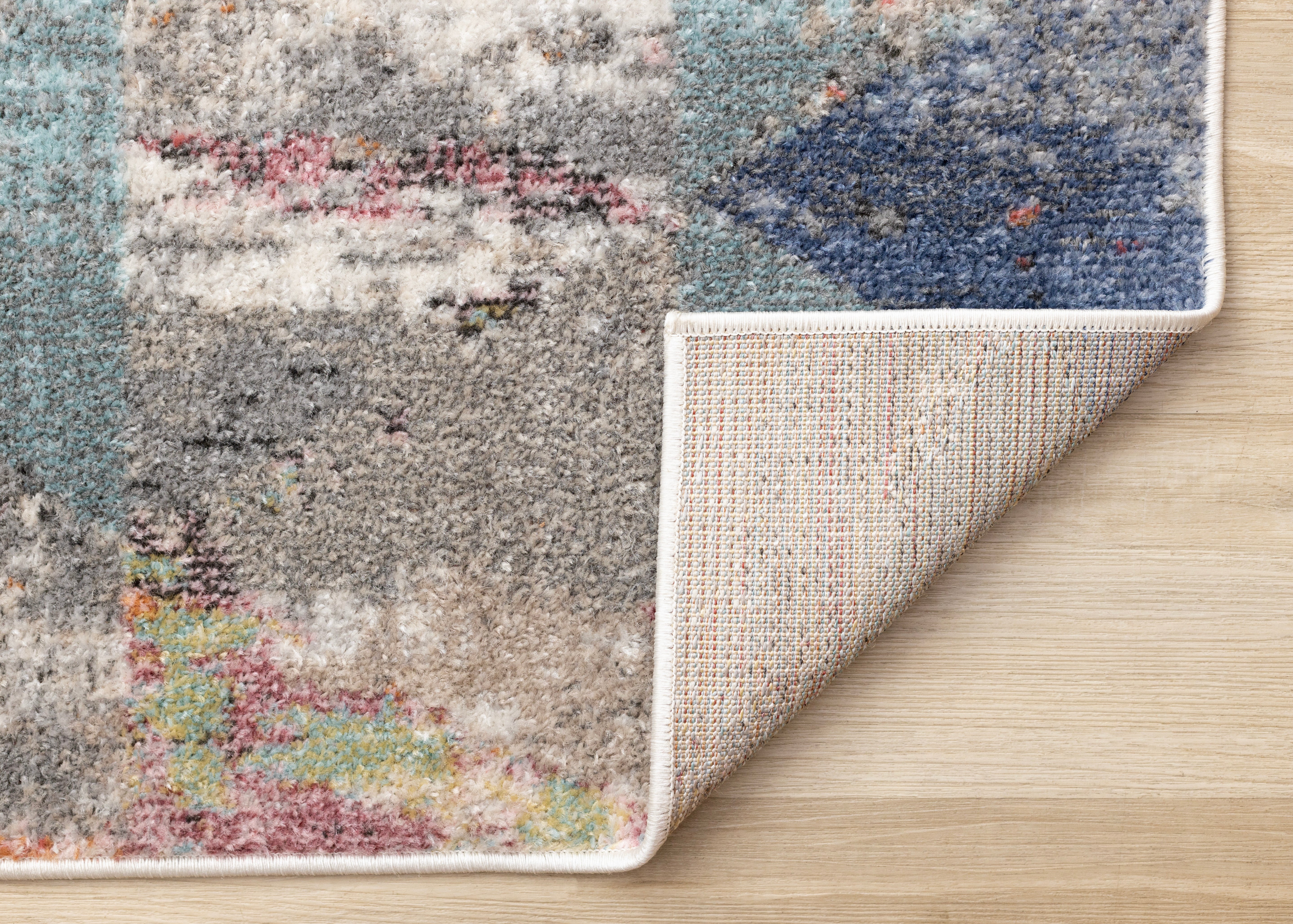 Fresco 5'3" x 7'7" Distressed Triangular Pattern Area Rug