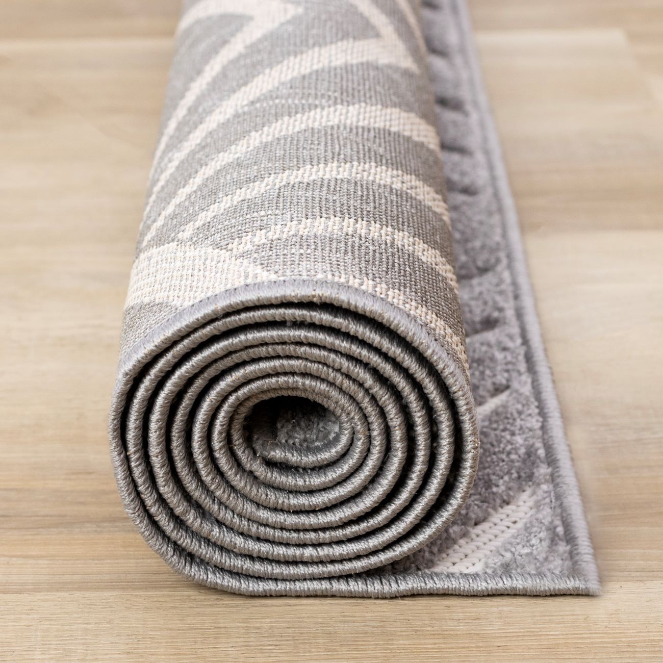 Silver Arches 5'3" x 7'7" Geometric Area Rug - Grey, White