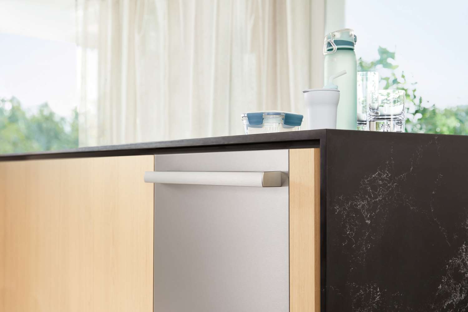 Bosch Stainless Steel Anti Fingerprint 24" Smart Dishwasher with Home Connect, Third Rack - SHX5AEM5N