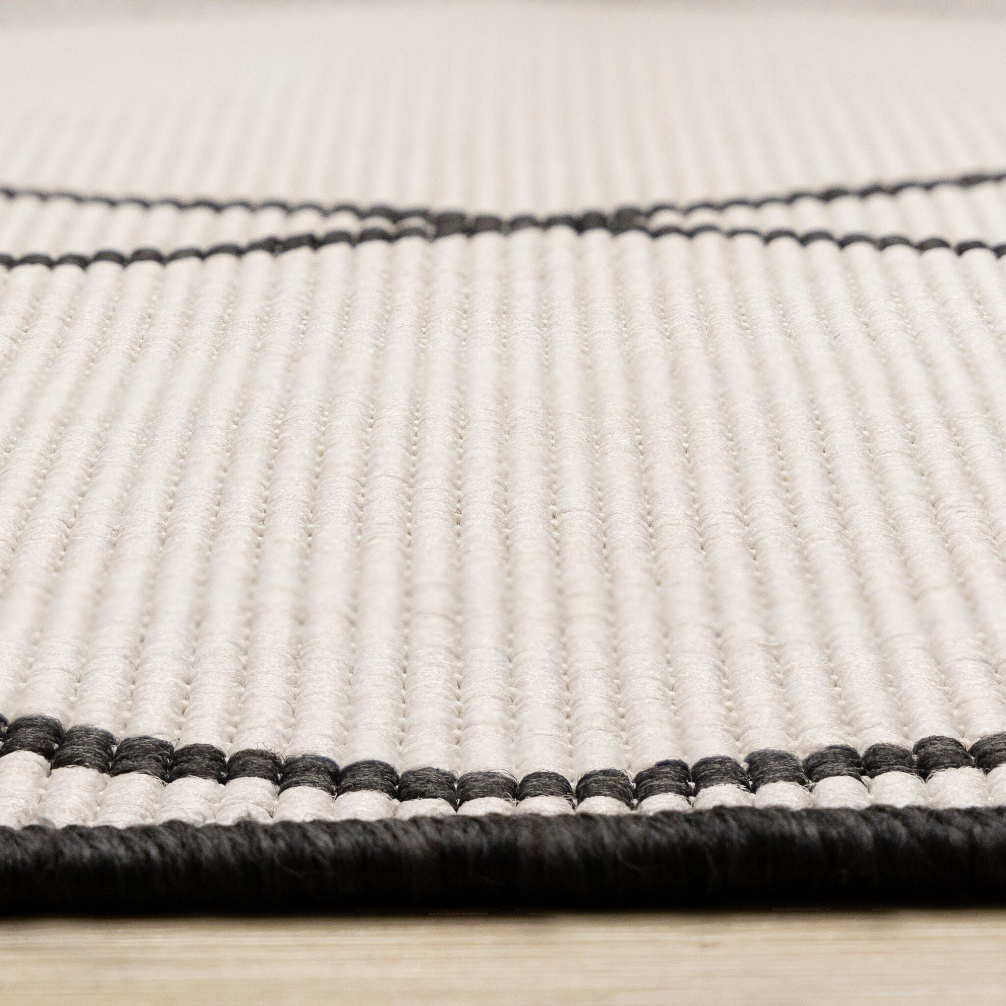 Bristol 6'7" x 9'6" White Black Trellis Reversible Area Rug - White