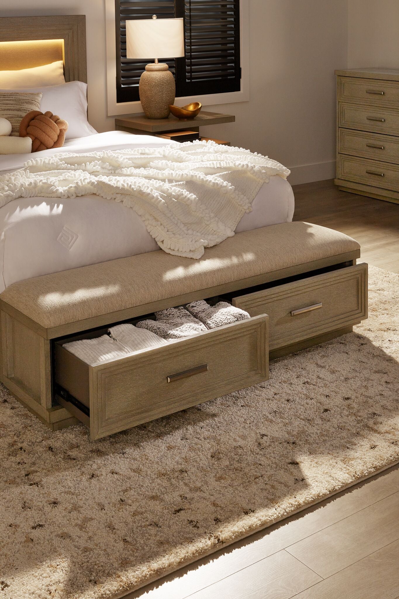 Fresh Perspective Cascade 6-Piece Queen Storage Bench Bedroom Package - Dovetail Grey