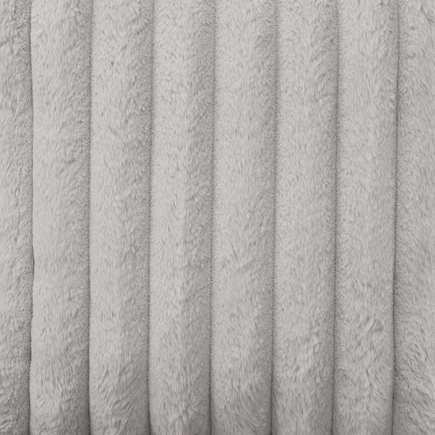 Haisley 3-Piece Sectional with Right-Facing Chaise - Grey