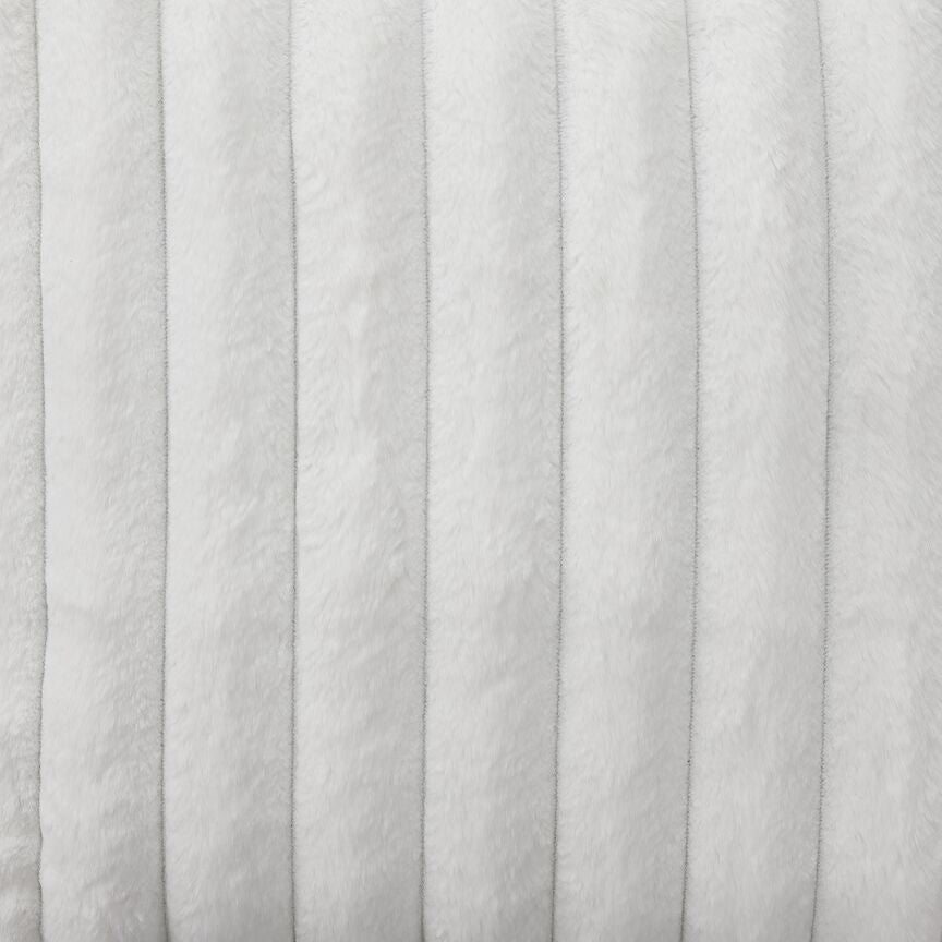 Haisley 3-Piece Sectional with Right-Facing Chaise - Grey