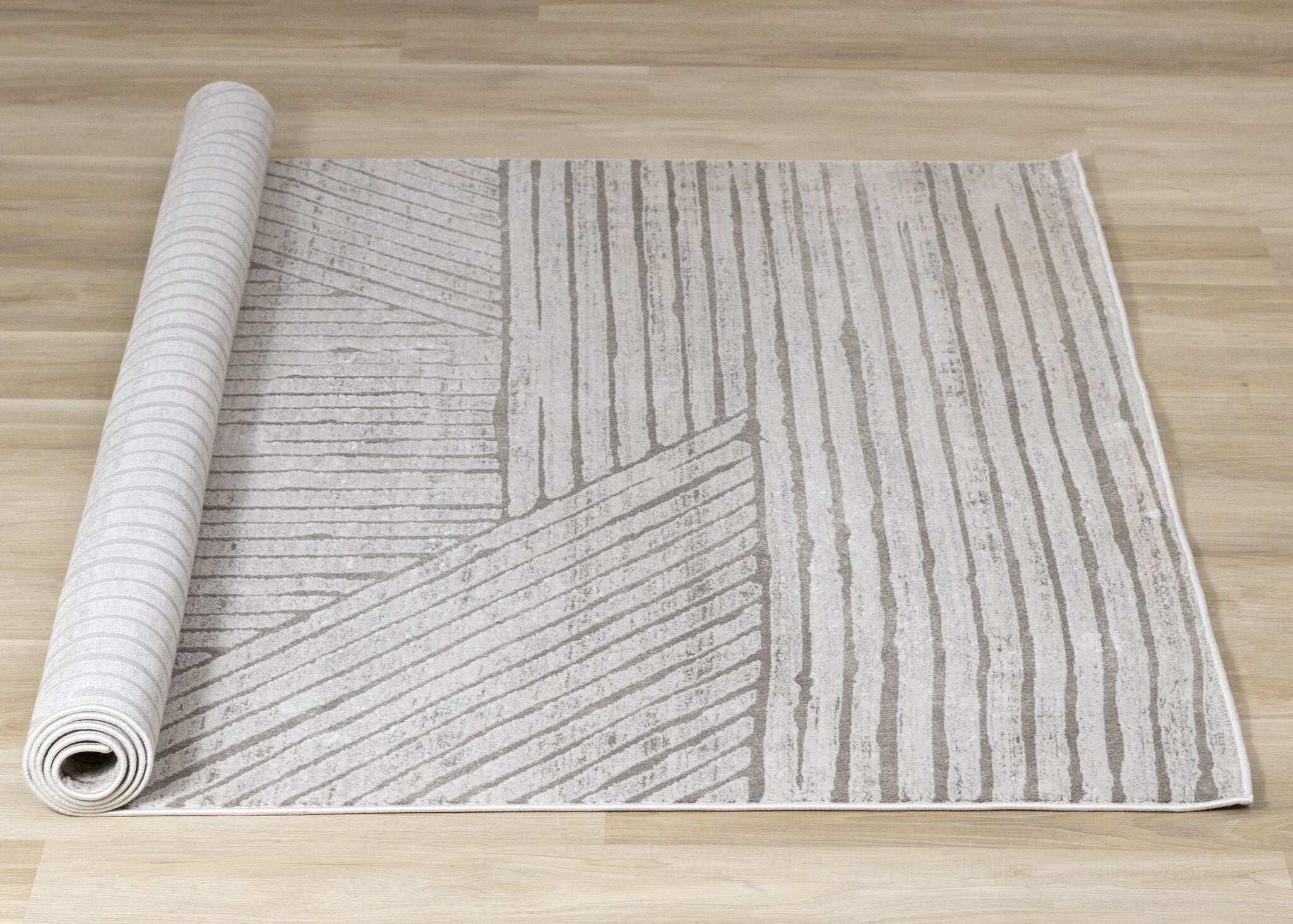 Hayden 5'3" x 7'7" Modern Lines Area Rug - Grey