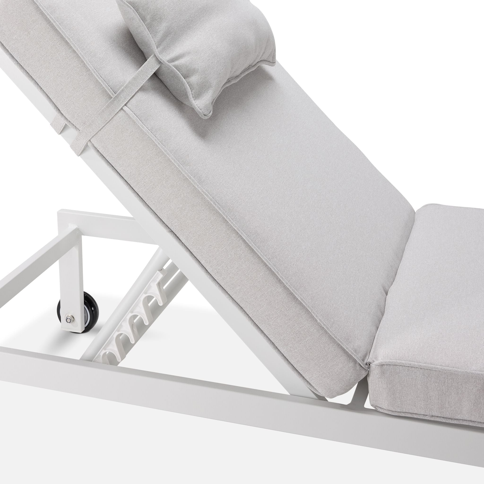 Lakeview Outdoor Lounger - White