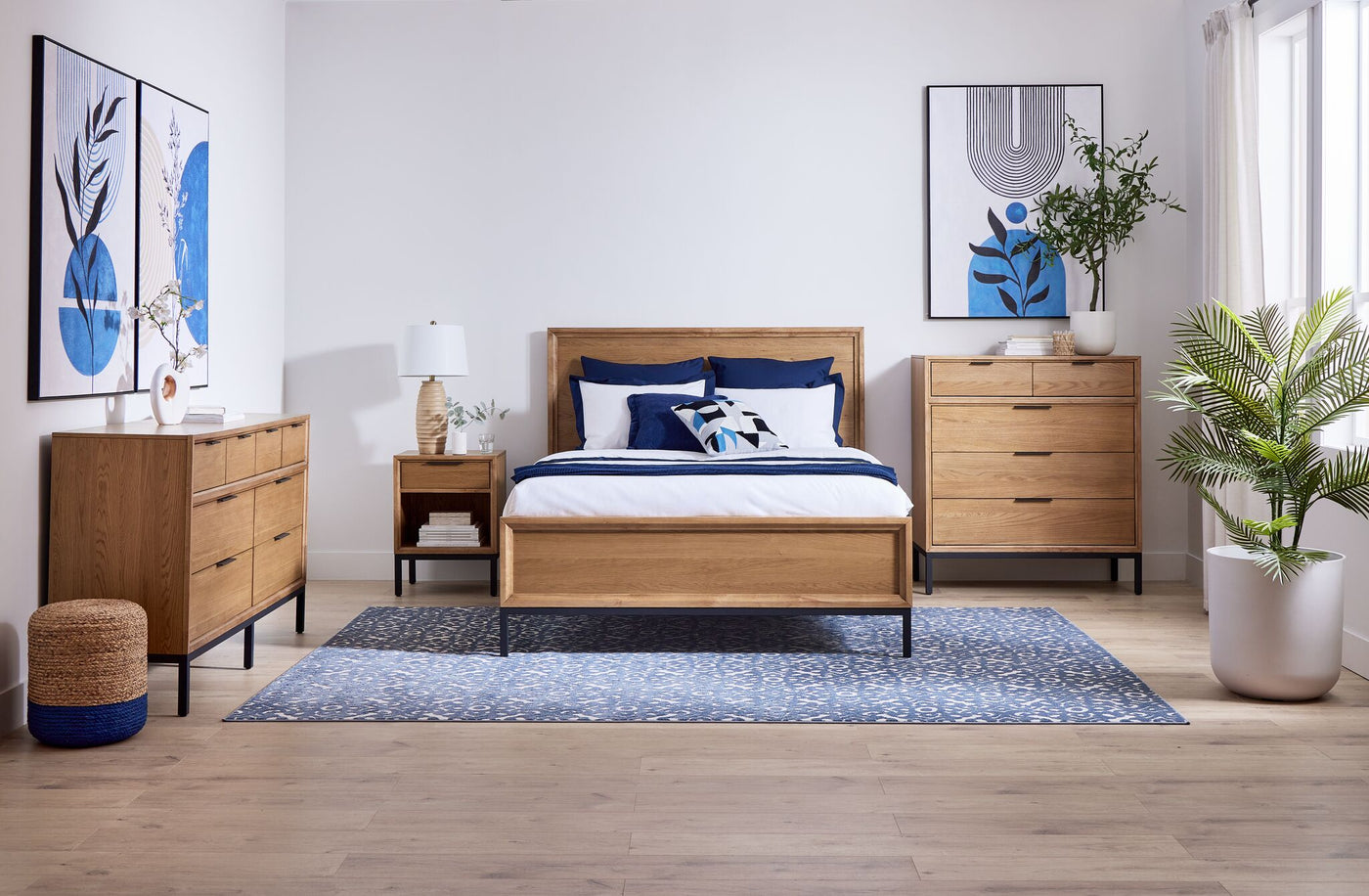 Feeling Connected - Newport 6 - Piece Queen Bedroom Package - Oak and Black