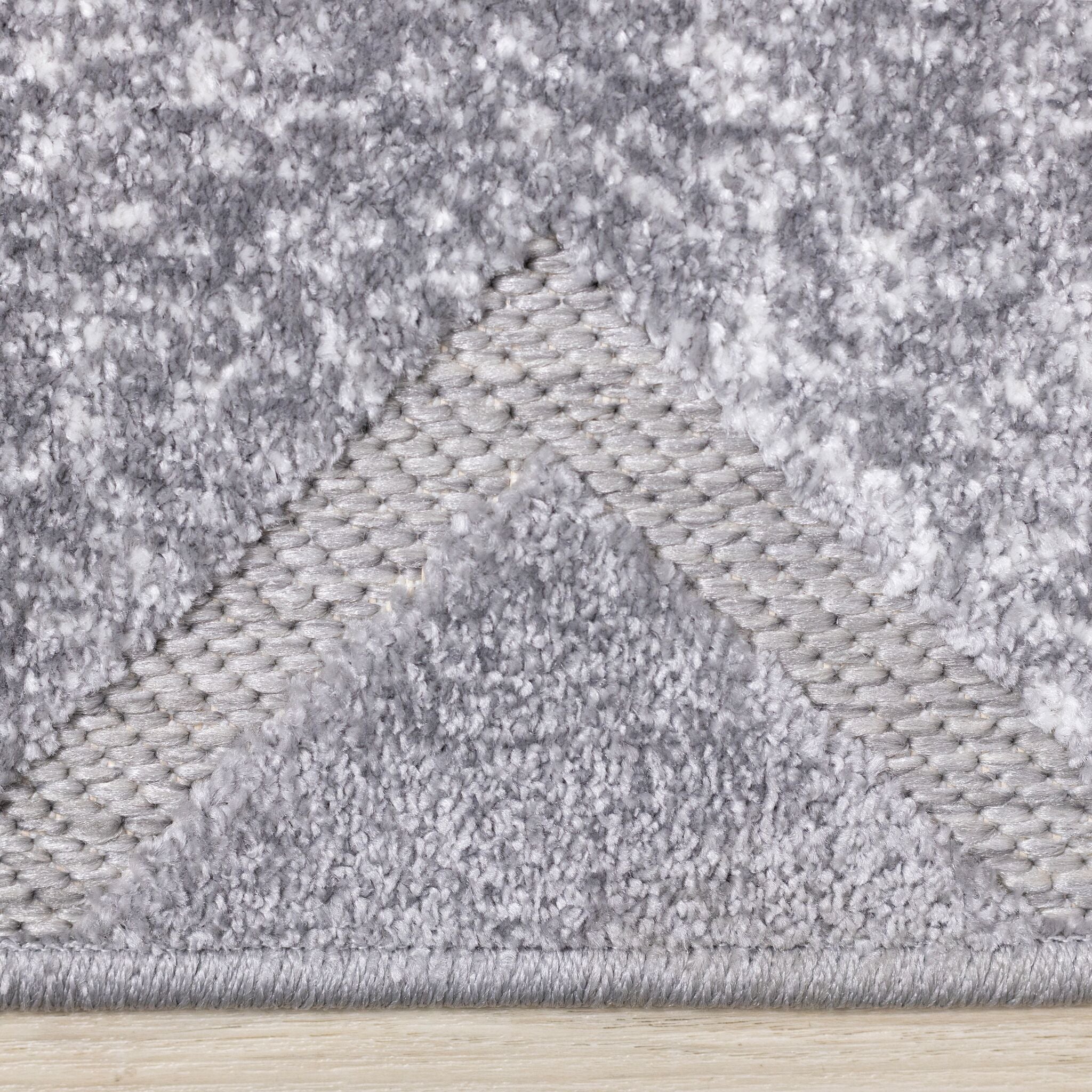 Diamond Mist 5'3" x 7'7" Diamond Pattern Area Rug - Grey, White