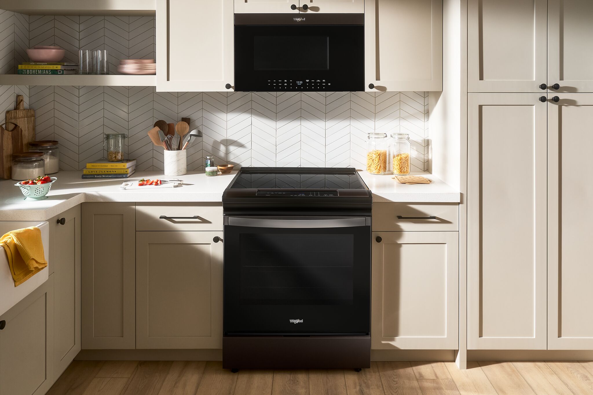 Whirlpool Black on Stainless 30" Induction Range (6.40 Cu Ft) - WSIS5030RV