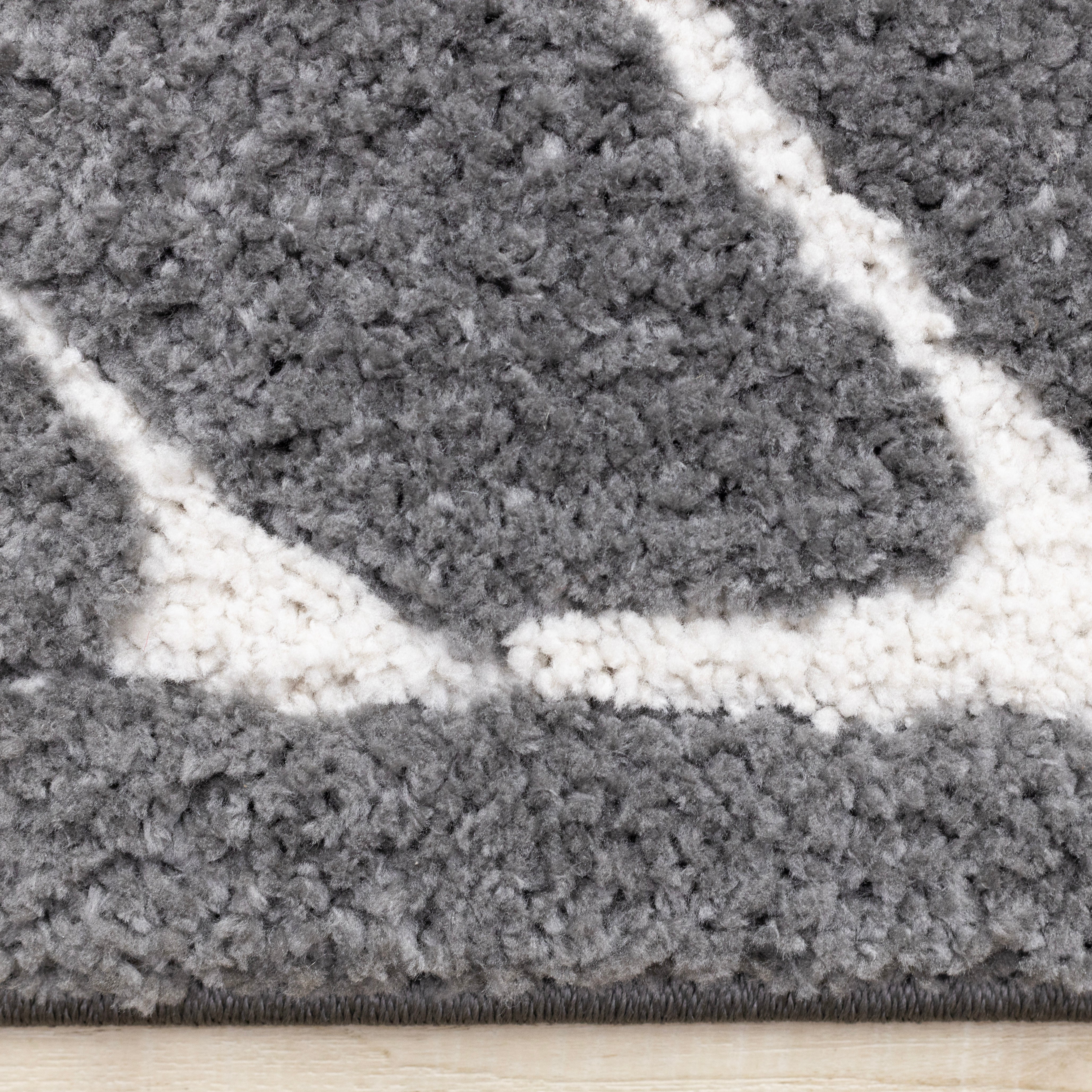 Obsidian 5'3" x 7'7" Broken Lattice Area Rug - Grey, White