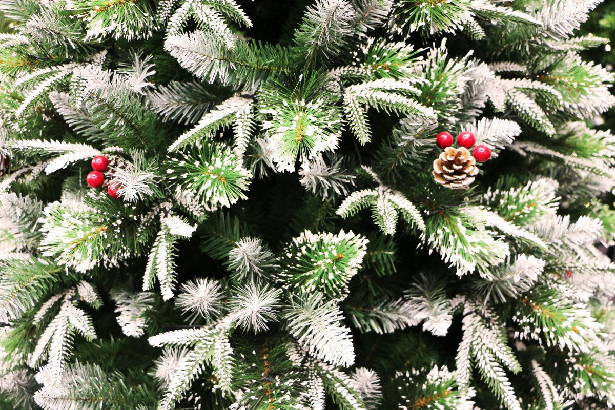 Lofoten 5ft Decorated Flocked Pine Christmas Tree