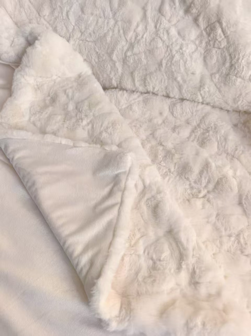 In Harmony Faux Fur Throw 50 x 60" - Ivory