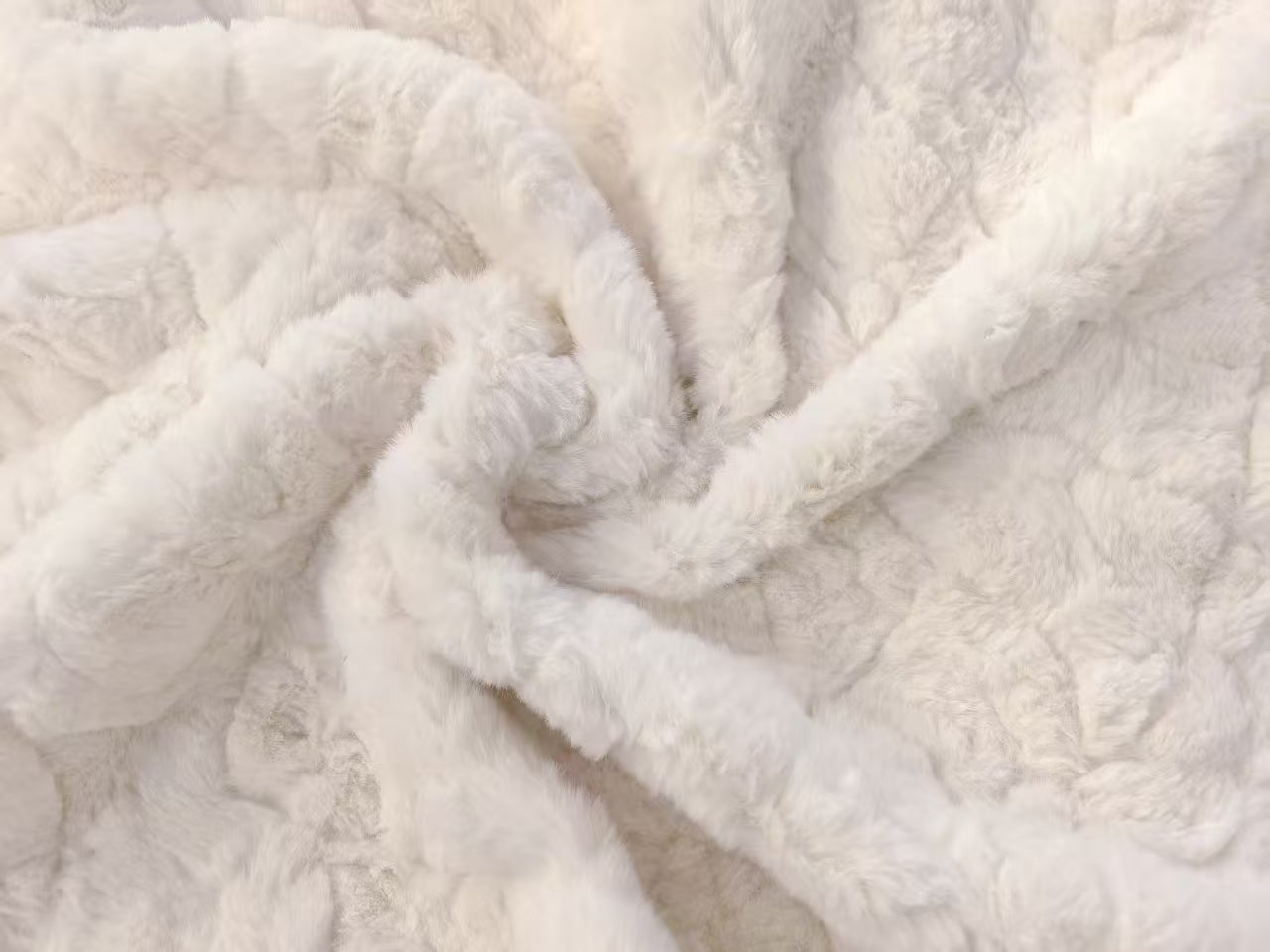 In Harmony Faux Fur Throw 50 x 60" - Ivory