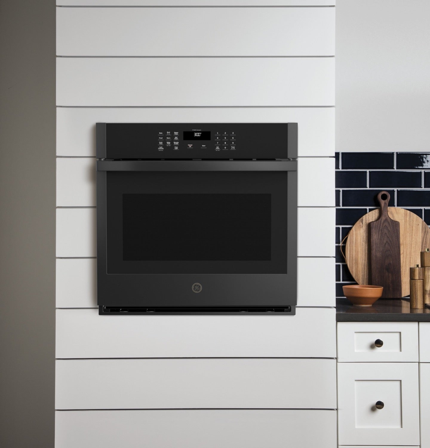 GE Black Single Wall Oven (5.0 Cu.Ft.) - JTS3000DNBB