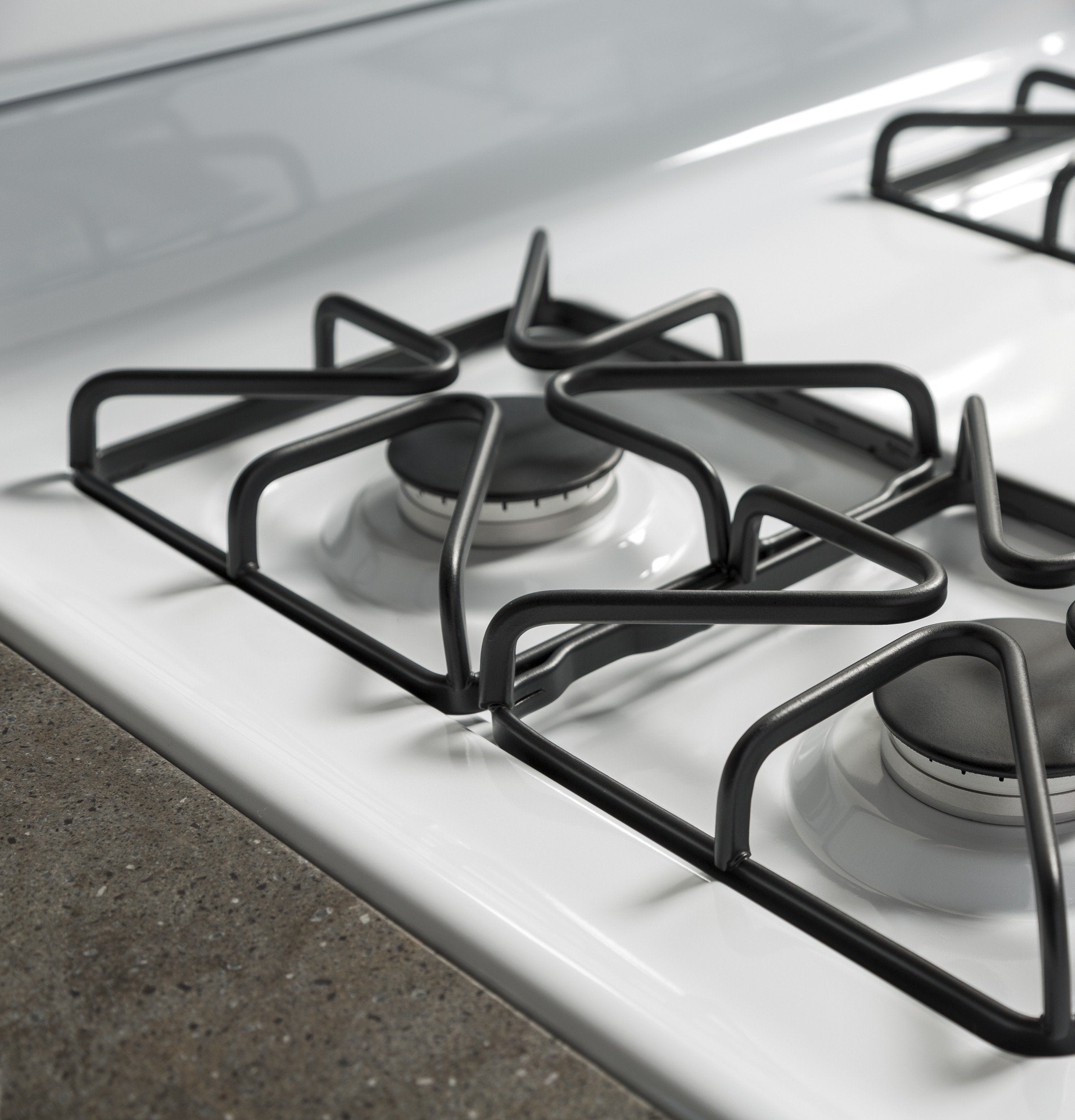 GE White Freestanding Gas Range (5.0 Cu. Ft.) - JCGBS60DEKWW