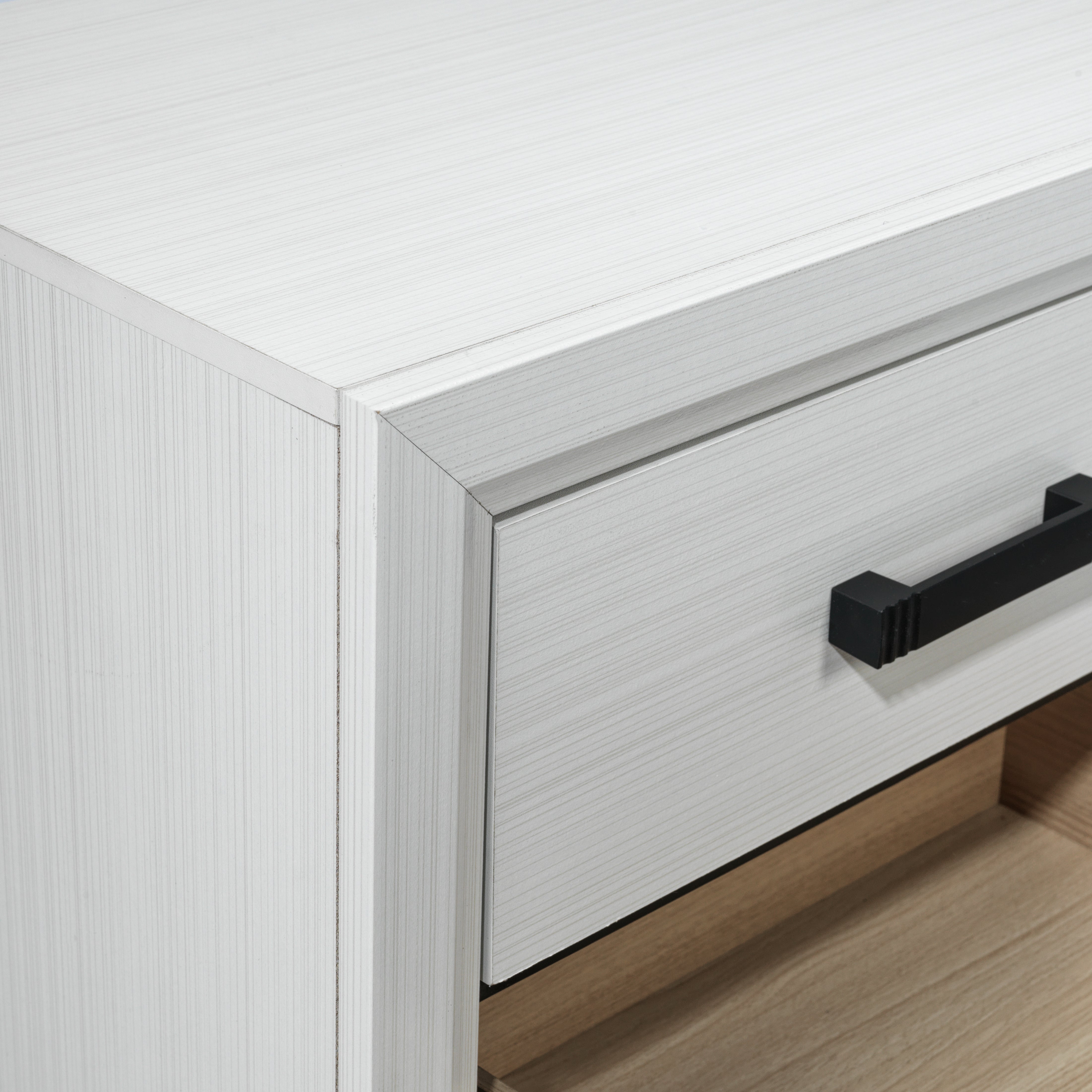 Fog 6-Piece Queen Bedroom Package - White, Black