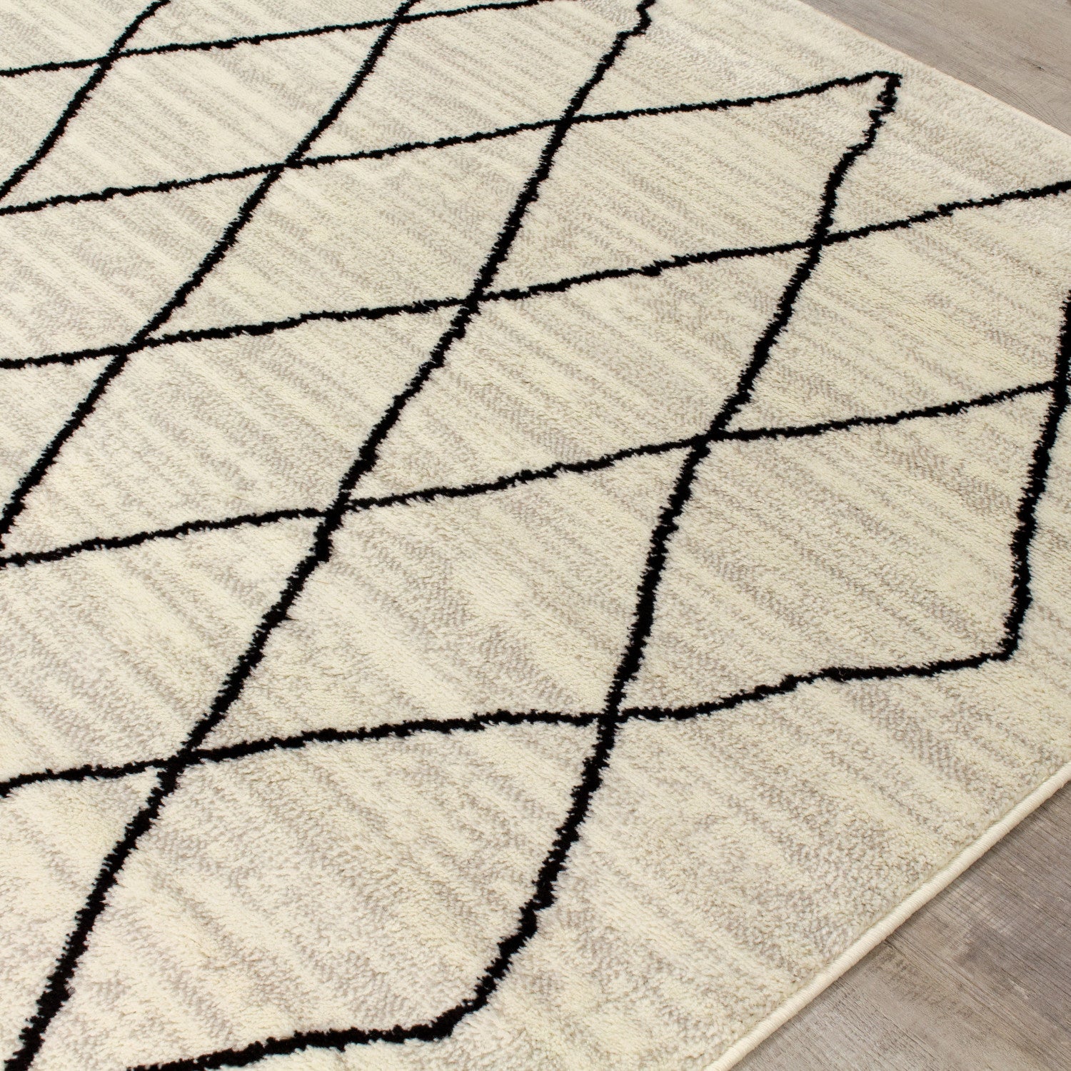 Meridian 5'3" X 7'7" Pen-drawn Trellis Lines Rug - Cream Area Rug