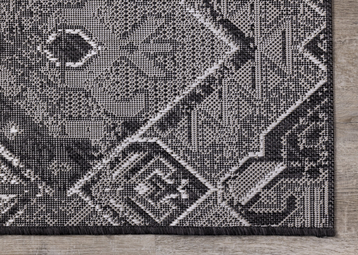 Jango 5'3" X 7'4" Indoor/Outdoor Geometric Rug - Grey Black  Area Rug