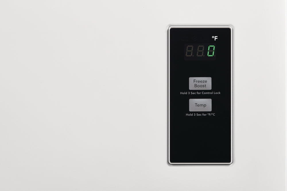 Frigidaire White Chest Freezer Manual Defrost (24.8 Cu. Ft.) - FFCL2542AW