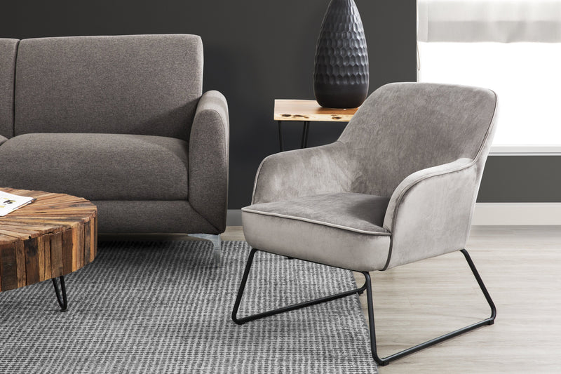 Accent hotsell chair leons