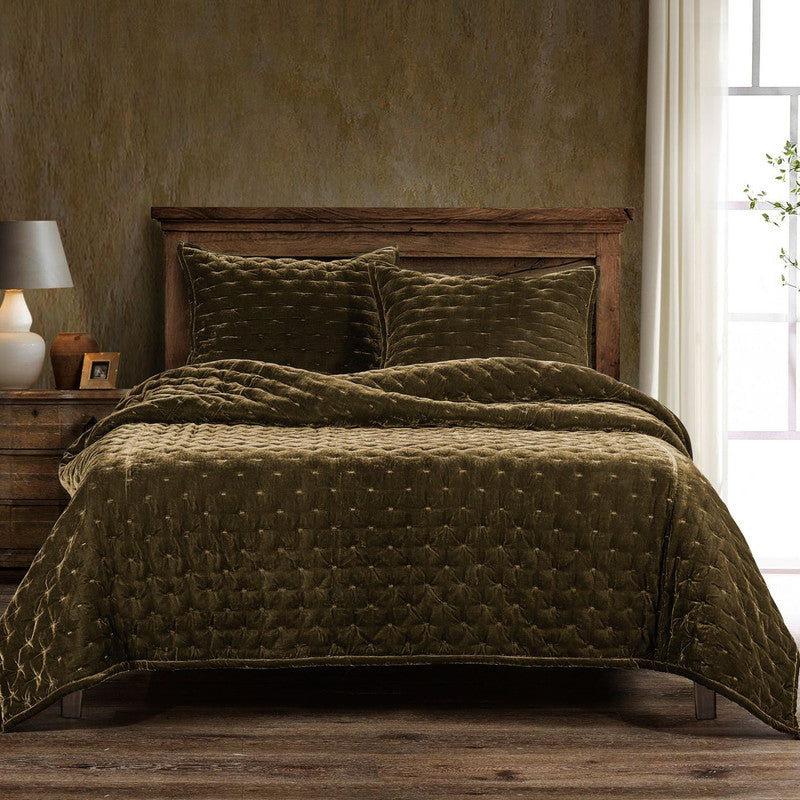 Sierpnia Silk Look Velvet Queen Quilt - Green Ochre