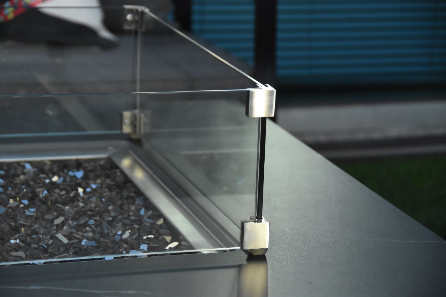 Eyjafja Marble Porcelain Fire Pit (Elementi) - Black / Propane