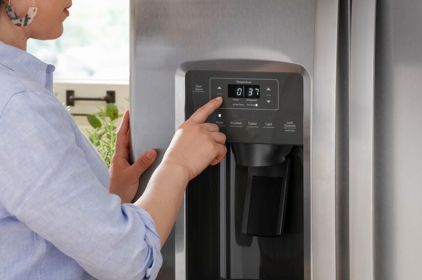 GE 33" 23 Cu. Ft. Slate Side-by-Side Refrigerator with Ice & Water Dispenser - GSS23GMPES