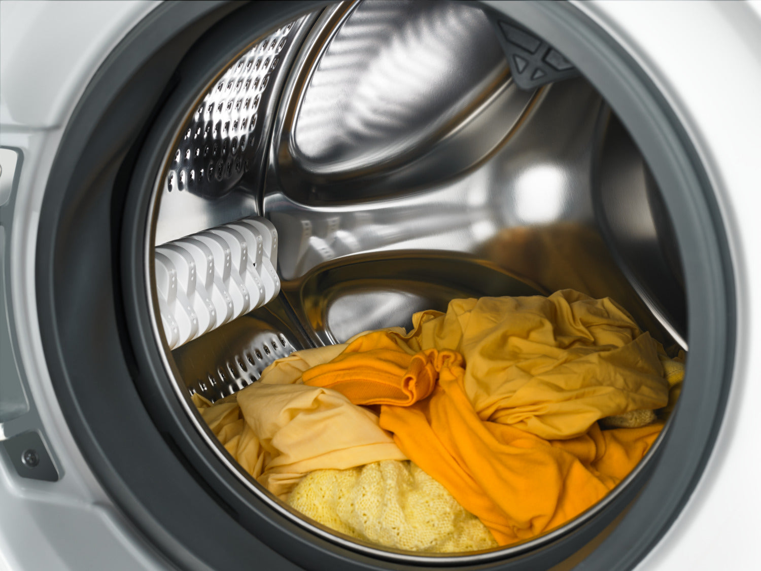 Whirlpool White Front-Load Washer (2.6 Cu. Ft. IEC) - WFW5090GW