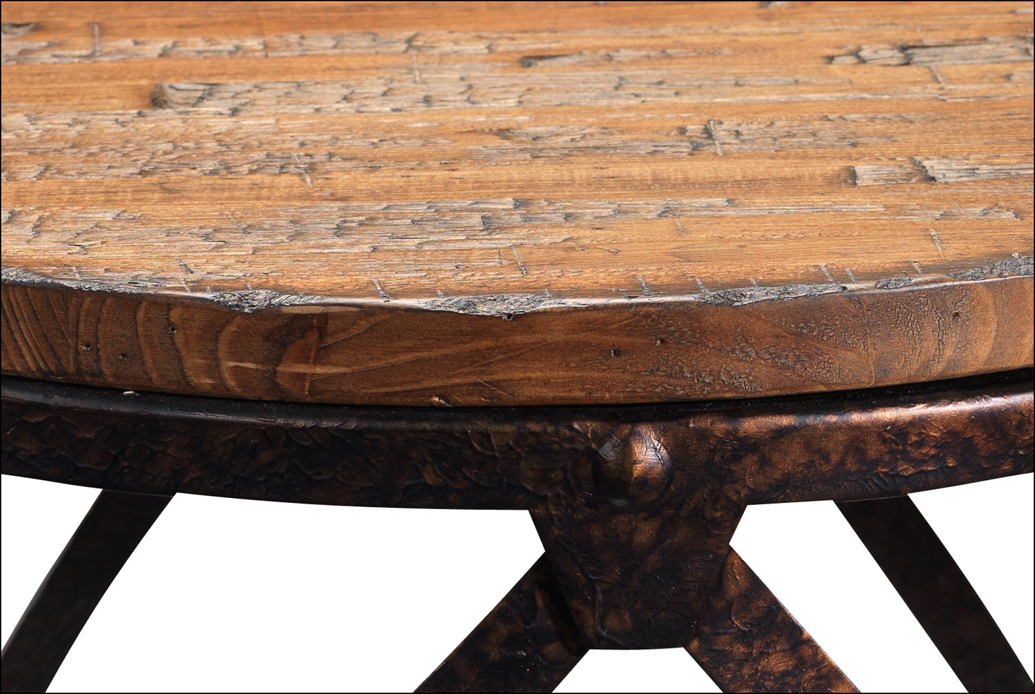 Pinebrook 20" Round End Table - Distressed Natural Pine