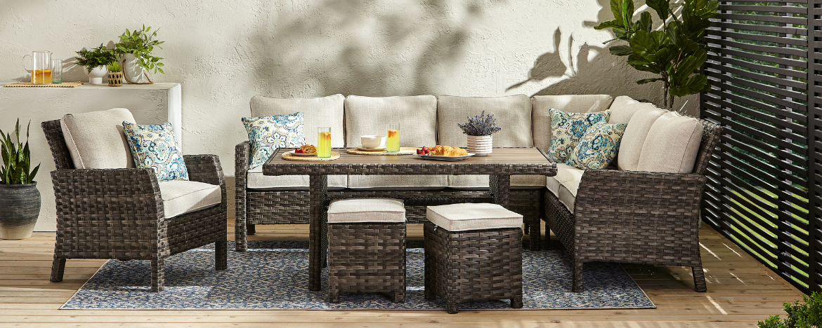 Tips for creating an entertainment-ready outdoor space.
