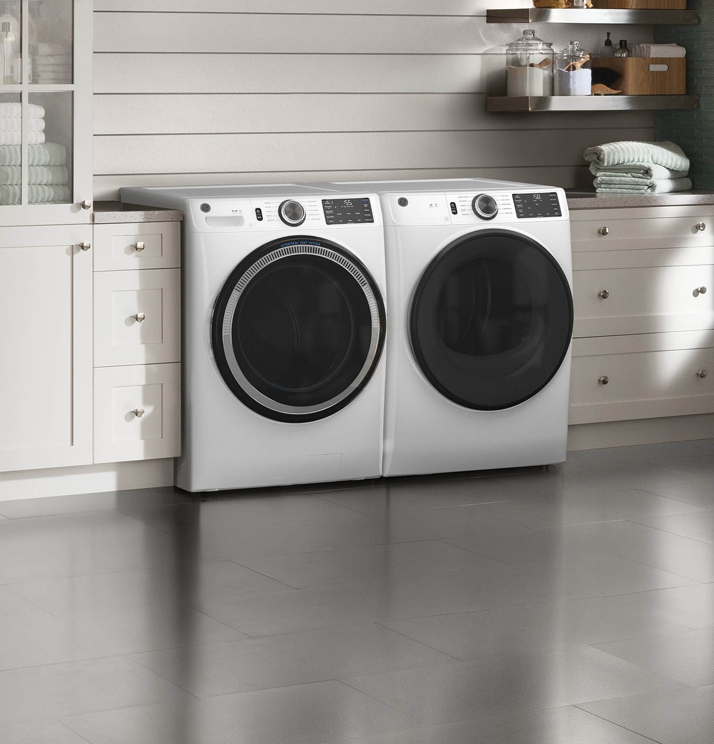 GE White Front Load Washer (5.5 Cu. Ft.) & White Gas Front Load Dryer (7.8 Cu. Ft.) - GFW550SMNWW/GFD55GSSNWW