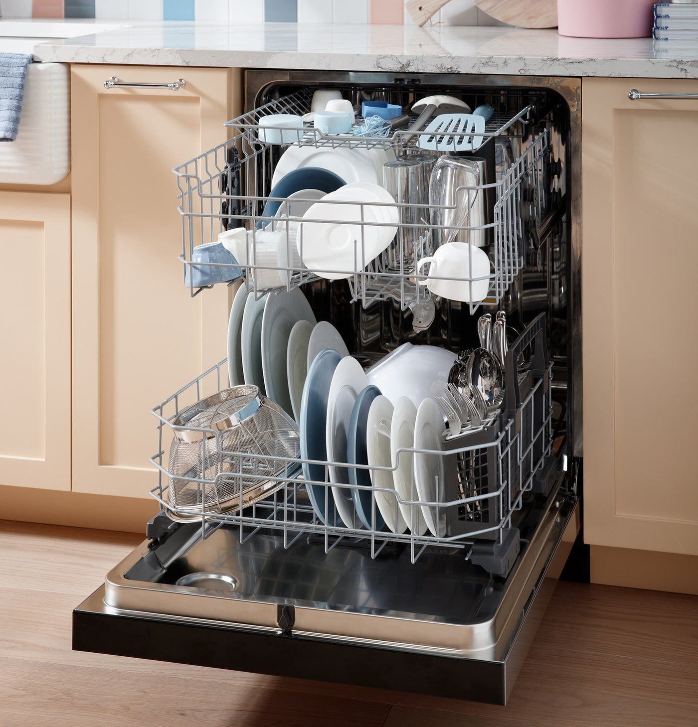 GE 24" Fingerprint Resistant Stainless Steel Dishwasher with Stainless Steel Interior and Third Rack- GDF650SYVFS