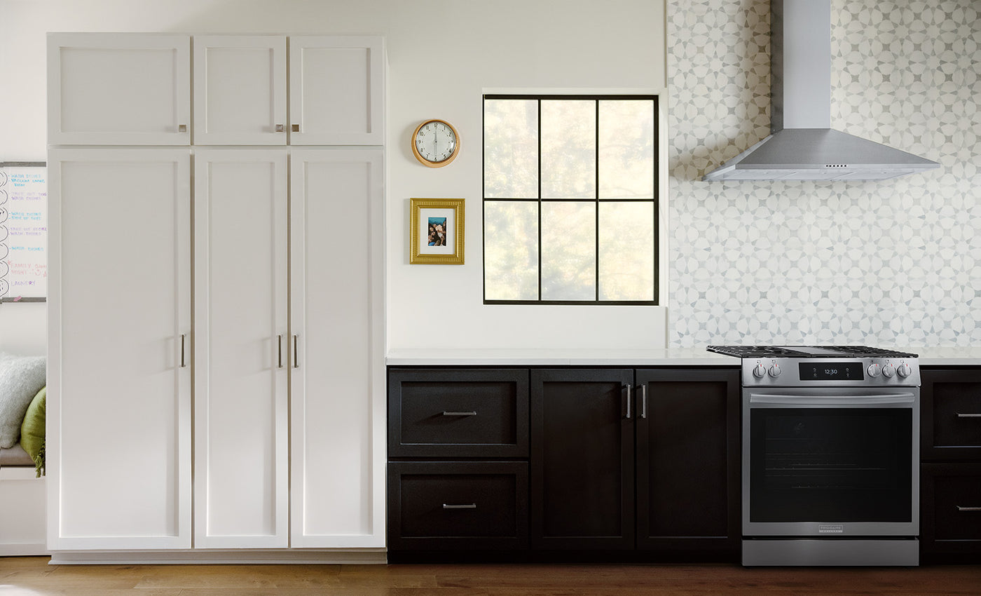 Frigidaire Gallery Stainless Steel 30" Front Control Gas Range with Total Convection (6.1 Cu. Ft) - GCFG3060BF