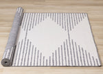 Summer Breeze 6'7" x 9'6" Outdoor Reversible Rug Triangles - Grey, Cream