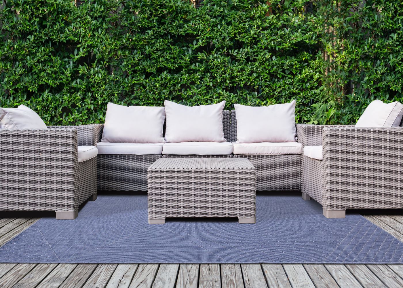 Summer Breeze 6'7" x 9'6" Outdoor Rug Traverse Stripes - Blue, White