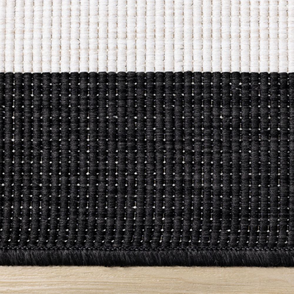 Summer Breeze 6'7" x 9'6" Reversible Outdoor Rug - Cream, Black Border
