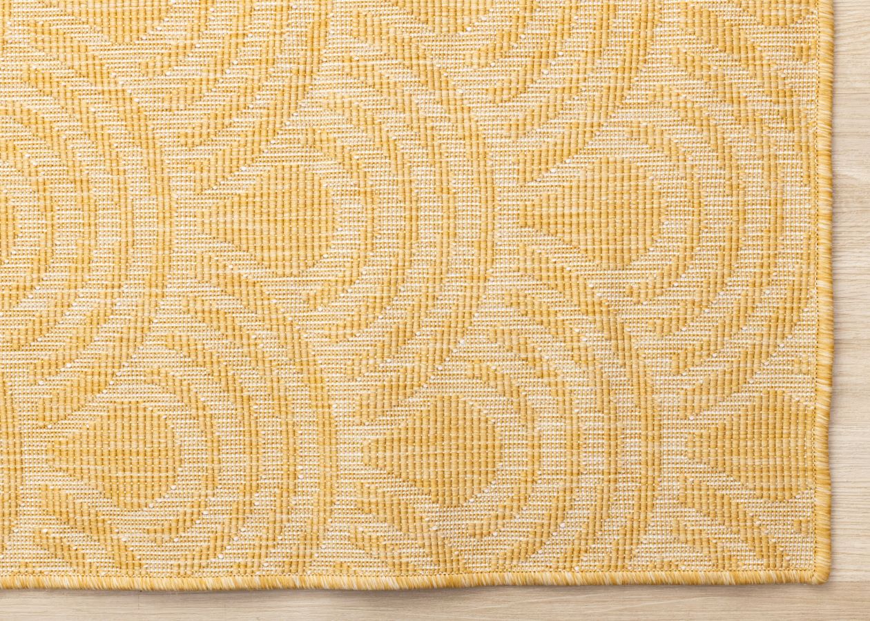 Summer Breeze 6'7" x 9'6" Outdoor Reversible Rug Rainbow Arch Pattern - Yellow, White